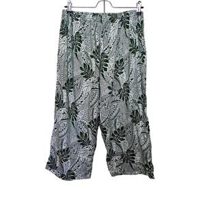 NWT Makai Beach Hawaii Capri Pants Women’s Sz Medium Large Green White Floral